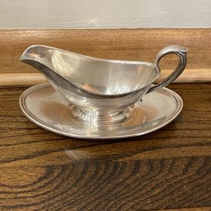 Hotel style silver gravy or sauce boat with under tray bowl serving tray-Gorham